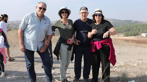 טיול לגוש משגב עם חברי מועדון דאצ'יה - תמונת גלריה 8
