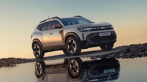 מבט מלפנים על דאצ'יה דאסטר היברידי